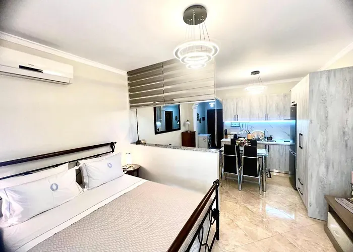 Anna Seaview Durrës